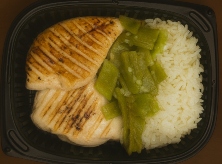 Pechuga de pollo a la plancha con aceite de oliva.